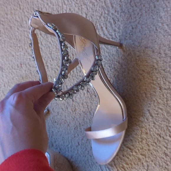 Jewel by Badgley Mischka Gold With Rhinestones Formal Heels Size 10 - Picture 2 of 12